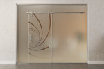 Frontbild von Cristall Motiv klar Glasschiebetür mit zwei festen Seitenteilen und Oberlicht DORMA MANET Variante 1 - Erkelenz