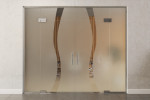 Frontansicht von Bergamo Motiv klar 2-flg. Glaspendeltür mit zwei festen Seitenteilen und Oberlicht DORMA Mundus BTS Variante 12 - Erkelenz