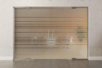 Frontansicht von Quer Motiv klar 2-flg. Glaspendeltür mit zwei festen Seitenteilen DORMA Mundus BTS Variante 6 - Erkelenz