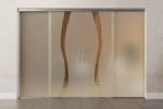 Frontansicht von Bergamo Motiv klar 2-flg. Glasschiebetür mit zwei festen Seitenteilen Sigma Flexible Variante 3 - Erkelenz
