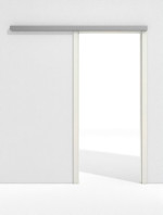 Frontansicht von GARANT Line-Schiebetürsystem vor der Wand laufend Weiß Struktur Premium CePaL
