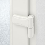 Detail Bänder von Kunststoff Nebeneingangstür F002 Comfort mit Glasausschnitt