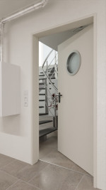 Detail-Milieuansicht von Innentür-Set Stahl mit Feuerschutzfunktion H16-1 OD mit Rundverglasung inkl. Eck- und Ergänzungszarge Vario B53 - Hörmann