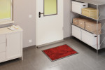Milieubild Garage mit Metallschrank und Kommode mit Fußmatte KLASSIK Nylonfaser 652 rot meliert 60 x 85 cm - Entrada