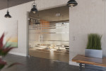 Milieubild von Selina Motiv matt 2-flg. Glaspendeltür mit einem Seitenteil und Oberlicht DORMA Mundus BTS Variante 11 - Erkelenz
