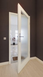 Front-Milieuansicht von GARANT Wohnungseingangstür W980ST15 Platinweiß GHK08 mit Lichtausschnitt LA-3