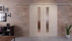 Front-Milieubild der vor der Wand verlaufenden Doppelflügel-Schiebetür Platineiche Cross EIC 424 PortaLit-CPL LA-1D - Westag