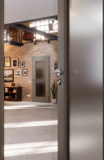 CloseUp-Milieuansicht von Hygge Grau RAL 7037 LA 8 Mattlack Basic Innentür - Huga