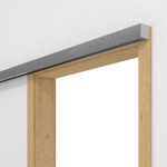 Detailansicht von GARANT Line-Schiebetürsystem vor der Wand laufend Authentic Asteiche CePaL