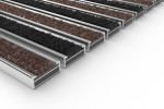 Schräge Detailansicht von Aluprofilmatte KLASSIK Rips T08PP braun / Brush BL01 schwarz - Entrada