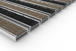 Schräge Detailansicht von Aluprofilmatte KLASSIK Rips T12PP sand / Brush BL01 schwarz - Entrada