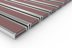 Schräge Detailansicht von Aluprofilmatte KLASSIK Safe R03V braun / Kratzleiste - Entrada