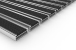 Schräge Detailansicht von Aluprofilmatte KLASSIK Safe R01V schwarz - Entrada