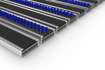 Schräge Detailansicht von Aluprofilmatte KLASSIK Safe R01V schwarz / Work B06 blau – Entrada