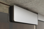 Detailansicht von Lira Motiv matt Glaspendeltür mit zwei festen Seitenteilen DORMA Mundus BTS Variante 3 - Erkelenz