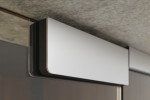 Detailansicht von Selina Motiv matt Glaspendeltür mit zwei festen Seitenteilen DORMA Mundus BTS Variante 3 - Erkelenz