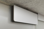 Detailansicht von Sinus 2 Motiv klar Glaspendeltür mit zwei festen Seitenteilen DORMA Mundus BTS Variante 3 - Erkelenz