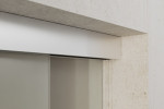 Detailansicht von Sinus 2 Motiv klar Glasschiebetür mit zwei festen Seitenteilen Sigma Flexible Variante 2 - Erkelenz