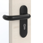 Detailansicht der Oberfläche von GARANT Rauchschutztür Quer Authentic Perl GCK08 mit Lichtausschnitt LA-4 schlossseitig
