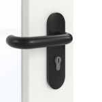 Detailansicht der Oberfläche von GARANT Rauchschutztür Authentic Bianco GCK08 mit Lichtausschnitt LA-5 schlossseitig
