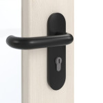 Detailansicht der Oberfläche von GARANT Rauchschutztür Authentic Perl GCK08 mit Lichtausschnitt LA-5 schlossseitig