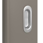 Detailansicht der Oberfläche von Signum 31 LA 24 schlossseitig Basic Lack Taupe RAL 7048 Schiebetür - Huga