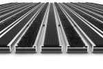 Detailansicht frontal von Aluprofilmatte KLASSIK Safe R01V schwarz / Brush BL01 schwarz - Entrada