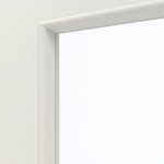 Detailansicht des Lichtausschnitts von GARANT Wohnungseingangstür Weiß Struktur Premium CePaL mit Lichtausschnitt LA-DIN