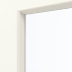 Detailansicht des Lichtausschnitts von GARANT Wohnungseingangstür U11026SD Kristallweiß GHK08 mit Lichtausschnitt LA-4 schlossseitig