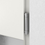 Detail Bänder von Stahl Nebeneingangstür REA P55 mit Glasausschnitt