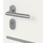 Detail Oberfläche von Stahl-Aluminium Nebeneingangstür ATENA S68 ZL ARCTIC ohne Glasausschnitt