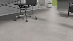 TK-polished-beton-indium-id-click-ultimate-55-klick-vinylboden-1-Arbeitszimmer-01