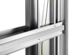 Detail Einschubprofil von Syntesis Luce DF Schiebetürsystem für doppelflügelige Ganzglastüren in Massivbau - Eclisse