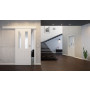 Front-Milieuansicht der vor der Wand laufenden Cofi 40 LA-02 Weißlack RAL 9016 Premium Schiebetür