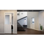 Front-Milieuansicht der in der Wand laufenden Cofi 30 LA-01 Weißlack RAL 9016 Premium Schiebetür