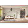 Front-Milieuansicht der in der Wand laufenden GARANT Schiebetür Authentic Grigio CePaL mit Lichtausschnitt LA-5 schlossseitig Sprosse SP10