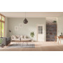 Front-Milieuansicht der in der Wand laufenden GARANT Schiebetür 0105-60 Pearl White CePaL mit Lichtausschnitt LA-6 Sprosse SP4