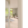 CloseUp-Milieuansicht von GARANT Zimmertür 0105-60 Pearl White CPL mit Lichtausschnitt LA-3 Sprosse SP4