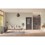 Front-Milieuansicht der in der Wand laufenden GARANT Schiebetür Matt RAL 9005 G-TEC mit Lichtausschnitt LA-6 Sprosse SP4