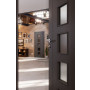 CloseUp-Milieuansicht von HÖRMANN Innentür Groove 16 Staubgrau RAL 7037 Lack DesignLine mit Lichtausschnitt LA 5