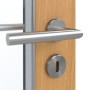 Detailansicht der Oberfläche von GARANT Feuchtraumtür Eiche Premium GCK08 mit Lichtausschnitt LA-3