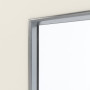 Detailansicht des Lichtausschnitts von GARANT Feuchtraumtür Weißlack 9010 CePaL mit Lichtausschnitt LA-4 bandseitig