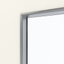 Detailansicht des Lichtausschnitts von GARANT Feuchtraumtür 0105-60 Pearl White Resopal mit Lichtausschnitt LA-4 mittig